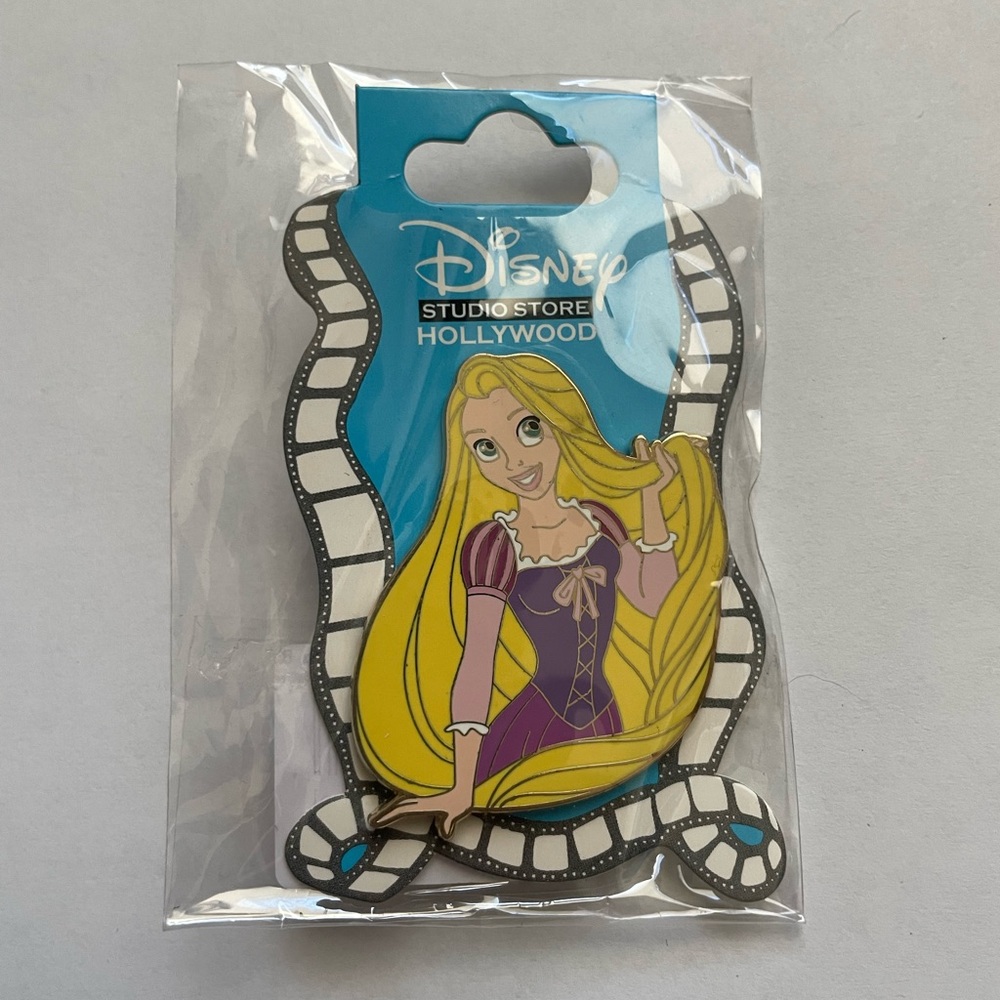 Disney DSSH Limited Edition Princess Rapunzel Carded Enamel Pin